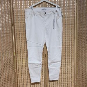 Celebrity Pink mid-rise skinny jeans, NWT!